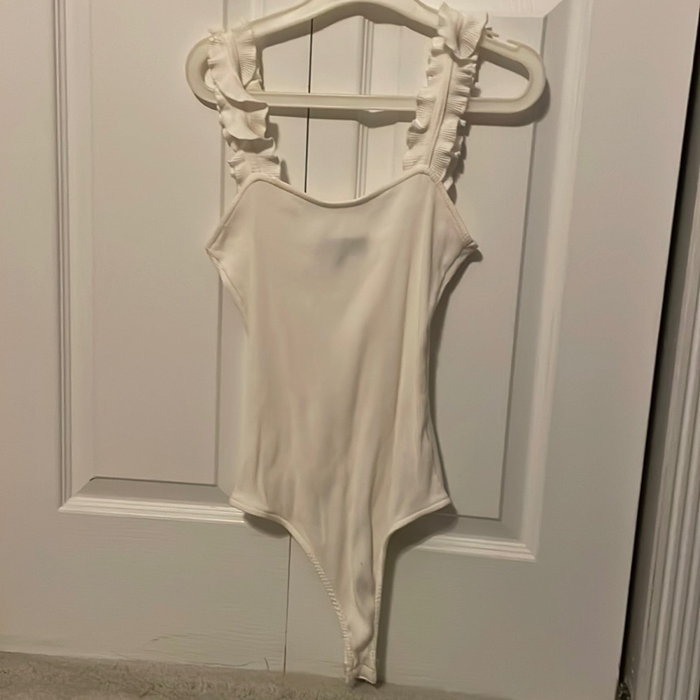 Lulus Ruffle Sleeve Body Suit SIZE LARGE